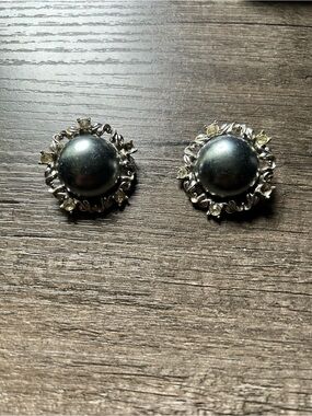 VTG BARCLAY Classic Silver-Tone Black Fake Pearl Clip Earrings. AS IS